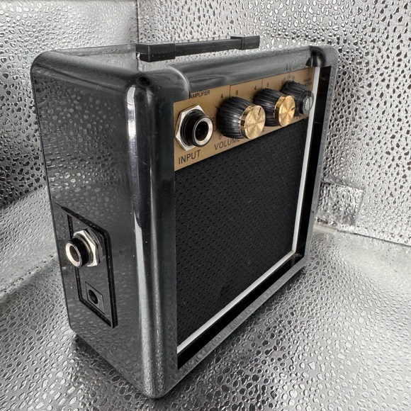 Portable Audio Amplifier - Black and Gold - Picture 2 of 11